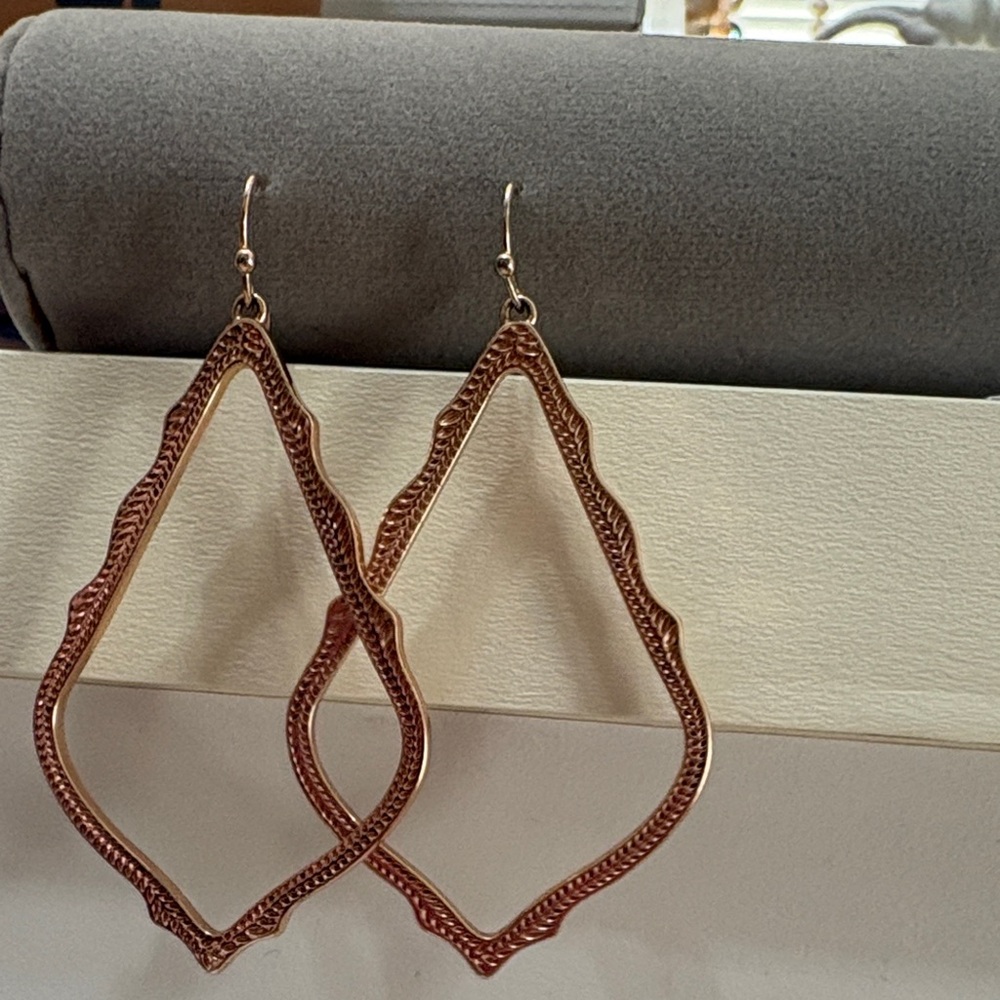 Kendra Scott Sophee drop earrings in rose gold plated metal